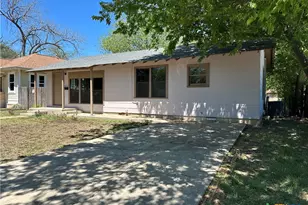 726 E Humphreys St, Seguin, TX 78155 - Photo 2