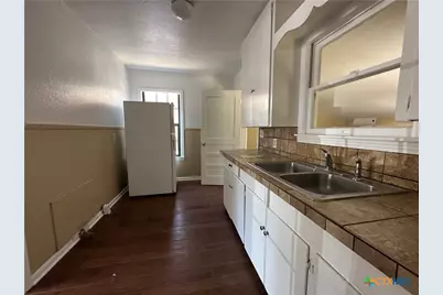 726 E Humphreys Street, Seguin, TX 78155 - Photo 6