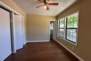 726 E Humphreys St, Seguin, TX 78155 - Photo 10