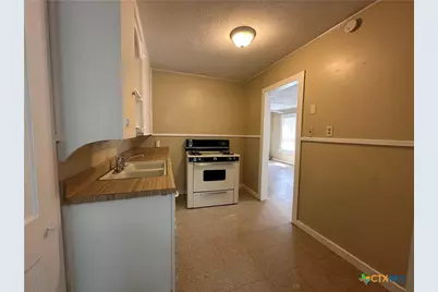 908 Pecan Street, Seguin, TX 78155 - Photo 6