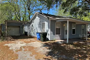 908 Pecan St, Seguin, TX 78155 - Photo 2