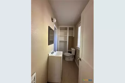 908 Pecan Street, Seguin, TX 78155 - Photo 8