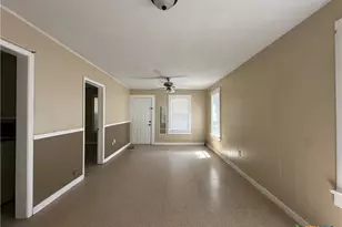 908 Pecan St, Seguin, TX 78155 - Photo 4