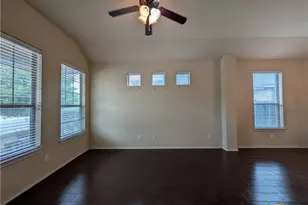 534 Creekside Cir, New Braunfels, TX 78130 - Photo 4