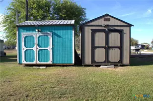 1005 W Houston Ave, Seadrift, TX 77983 - Photo 4