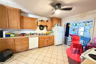 202 Bego St, Goliad, TX 77963 - Photo 10