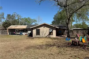 202 Bego St, Goliad, TX 77963 - Photo 24