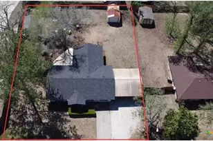 202 Bego St, Goliad, TX 77963 - Photo 4