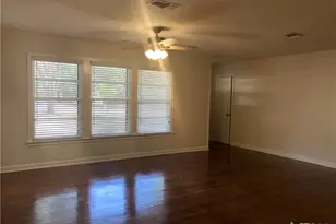 1002 Hazelton St, San Marcos, TX 78666 - Photo 2