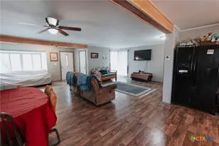 200 Williams St, Cuero, TX 77954 - Photo 2
