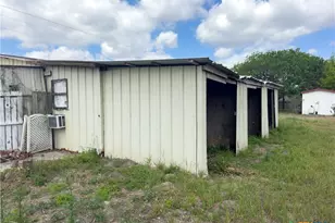 27 Schaefer Rd, Victoria, TX 77905 - Photo 44