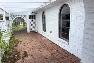 27 Schaefer Rd, Victoria, TX 77905 - Photo 10