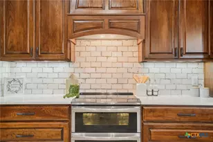 2225 Elm Cedar Dr, New Braunfels, TX 78132 - Photo 10