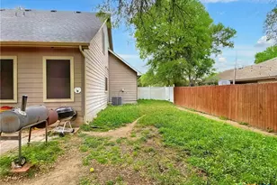 2009 Ridge View Dr, San Marcos, TX 78666 - Photo 2