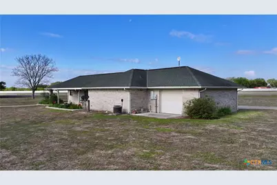 23409 Zac Lentz Parkway, Victoria, TX 77905 - Photo 6