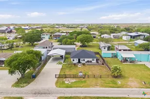 77 Carrie St, Port O'Connor, TX 77982 - Photo 2