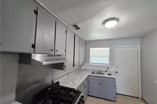 212 E Valley Rd, Harker Heights, TX 76548 - Photo 12