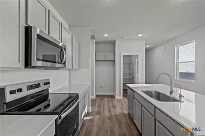 4325 Hobbiton Way, New Braunfels, TX 78130 - Photo 6