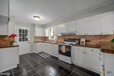 310 Glenbrook Lane, Port Lavaca, TX 77979 - Photo 14