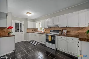 310 Glenbrook Ln, Port Lavaca, TX 77979 - Photo 14