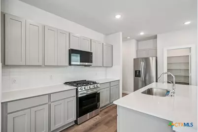 4330 Hobbiton Way, New Braunfels, TX 78130 - Photo 6