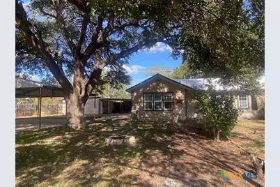 214 S Hackberry Avenue, Luling, TX 78648 - Photo 2