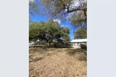 214 S Hackberry Avenue, Luling, TX 78648 - Photo 4