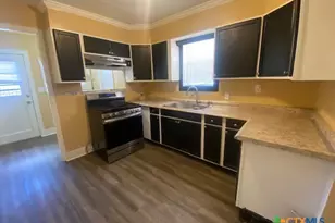 214 S Hackberry Ave, Luling, TX 78648 - Photo 6