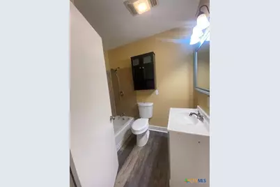 214 S Hackberry Avenue, Luling, TX 78648 - Photo 12