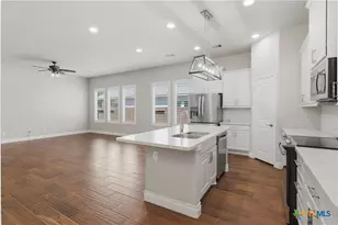 1917 Creek Ridge St, Seguin, TX 78155 - Photo 8