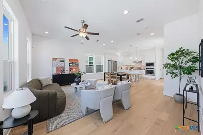 795 N Academy Avenue, New Braunfels, TX 78130 - Photo 4