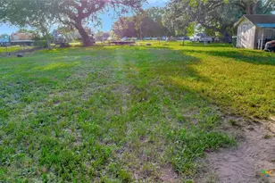 204 S Valley St, Cuero, TX 77954 - Photo 30