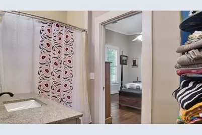 204 S Valley Street, Cuero, TX 77954 - Photo 10