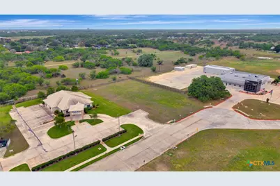 205 Kerh Boulevard, Victoria, TX 77904 - Photo 6