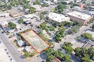 268 E Mill St, New Braunfels, TX 78130 - Photo 4