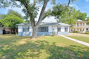 268 E Mill St, New Braunfels, TX 78130 - Photo 1