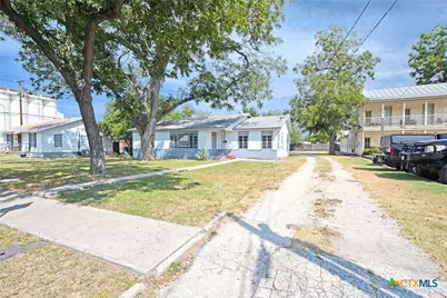 268 E Mill Street, New Braunfels, TX 78130 - Photo 2