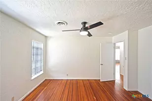 268 E Mill St, New Braunfels, TX 78130 - Photo 20