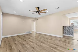 209 W Victory Ave, Temple, TX 76501 - Photo 4