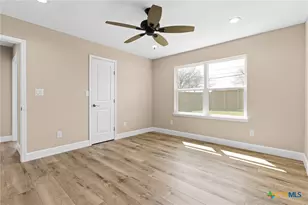 209 W Victory Ave, Temple, TX 76501 - Photo 12