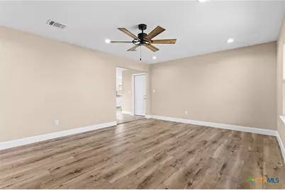 209 W Victory Avenue, Temple, TX 76501 - Photo 2