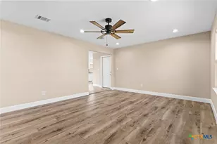 209 W Victory Ave, Temple, TX 76501 - Photo 2