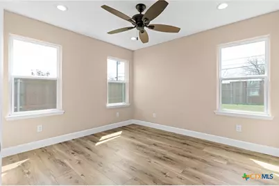 209 W Victory Avenue, Temple, TX 76501 - Photo 10