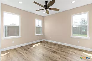 209 W Victory Ave, Temple, TX 76501 - Photo 10