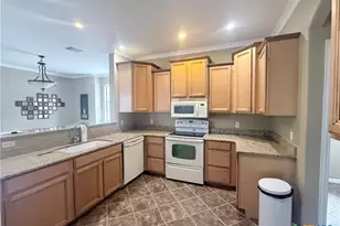 146 Creekview Dr, Canyon Lake, TX 78133 - Photo 4