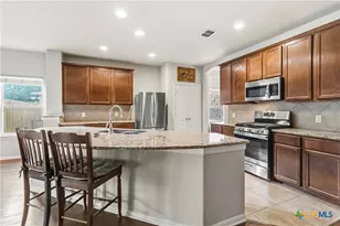 656 Peacock Ln, New Braunfels, TX 78130 - Photo 2