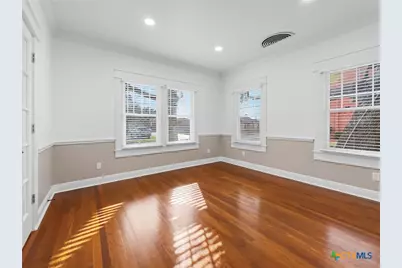 208 W Goodwin Avenue, Victoria, TX 77901 - Photo 12