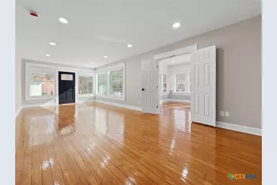 208 W Goodwin Avenue, Victoria, TX 77901 - Photo 8