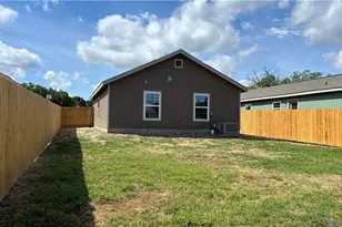 802 E 6th St, Nixon, TX 78140 - Photo 36