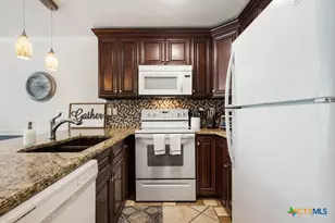 730 E Mather St, New Braunfels, TX 78130 - Photo 8